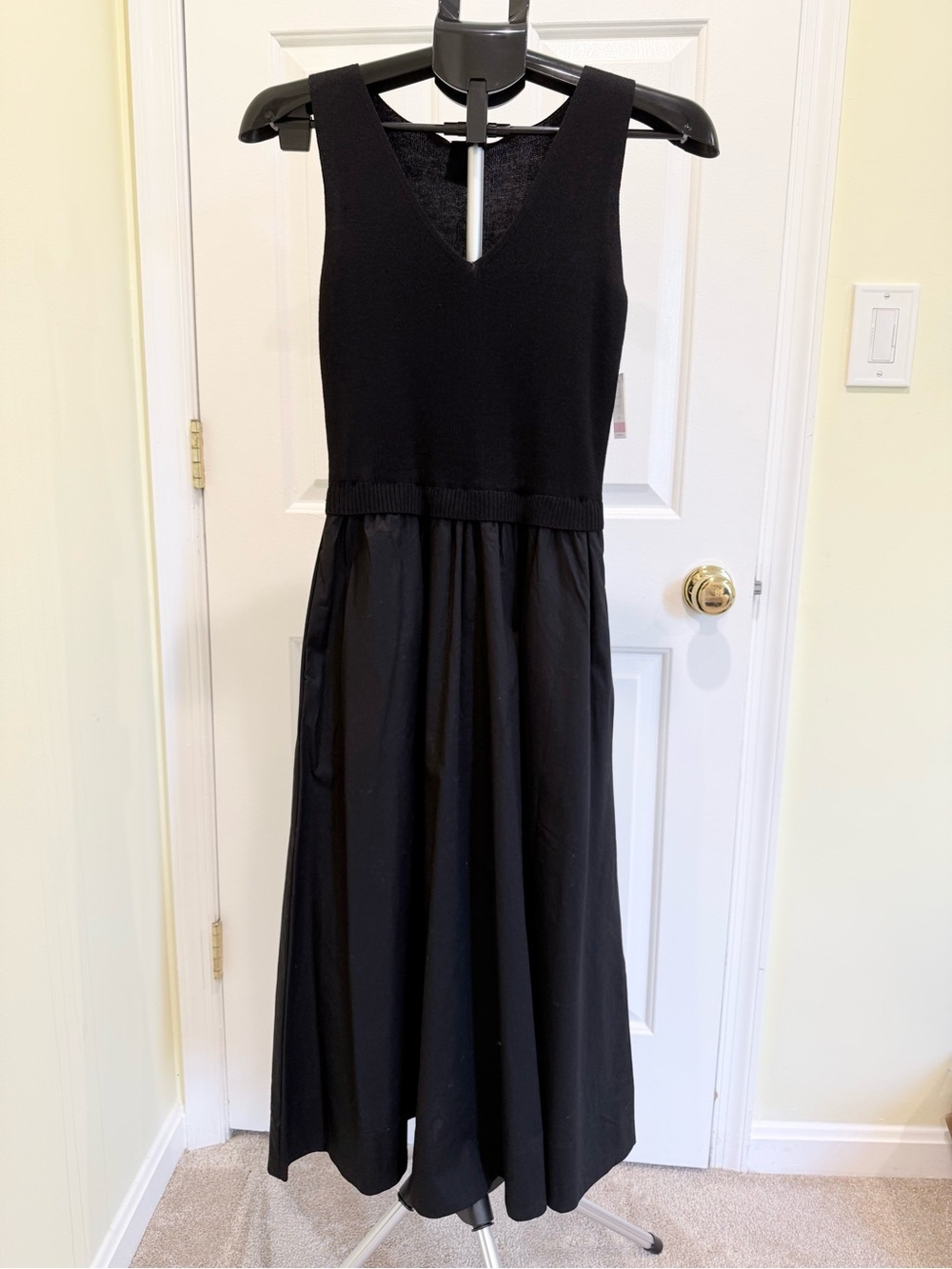 Taylor Black Sleeveless V-Neck Maxi Dress🖤